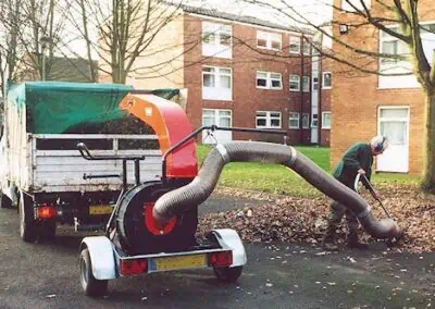 Trilo SU60 used roadside for clearing leaves